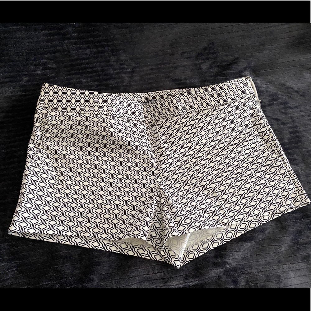 EXPRESS mini shorts 2”  black white